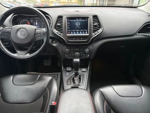 Used 2021 Jeep Cherokee Trailhawk w/ Comfort/Convenience Group AWD/4WD image 11