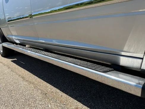 Used 2017 RAM 1500 Classic SLT AWD/4WD image 33