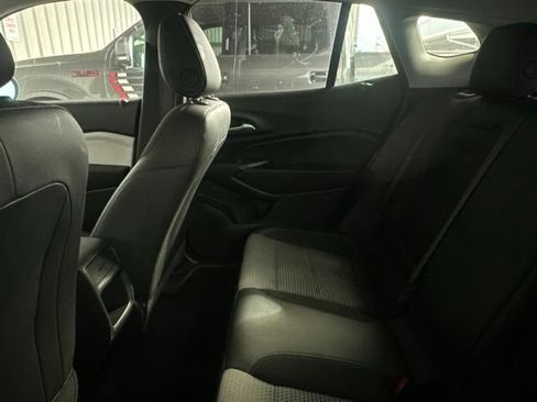 Used 2025 Chevrolet Trax LT FWD image 19