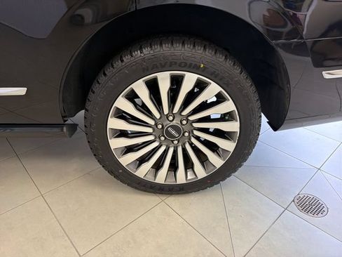Used 2019 Lincoln Navigator Reserve AWD/4WD image 29