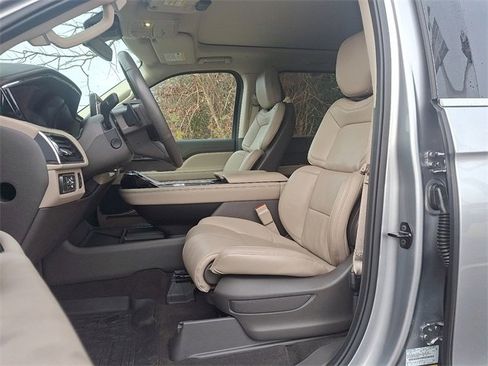 Used 2024 Lincoln Navigator Premiere image 13