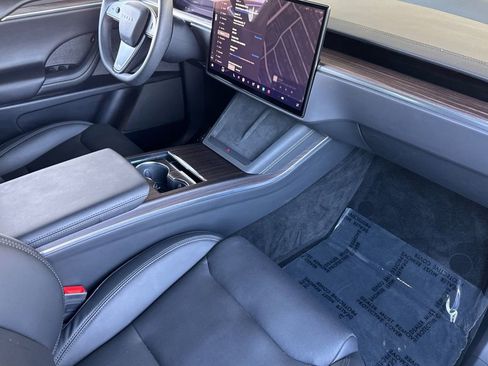 Used 2024 Tesla Model X image 14