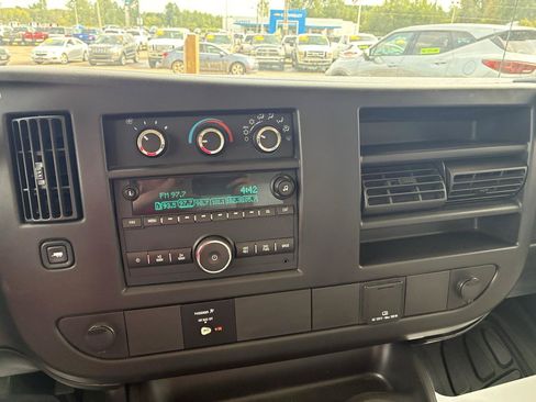 Used 2017 Chevrolet Express 3500 RWD image 14