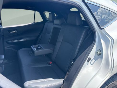 Used 2024 Toyota Venza Nightshade AWD/4WD image 19