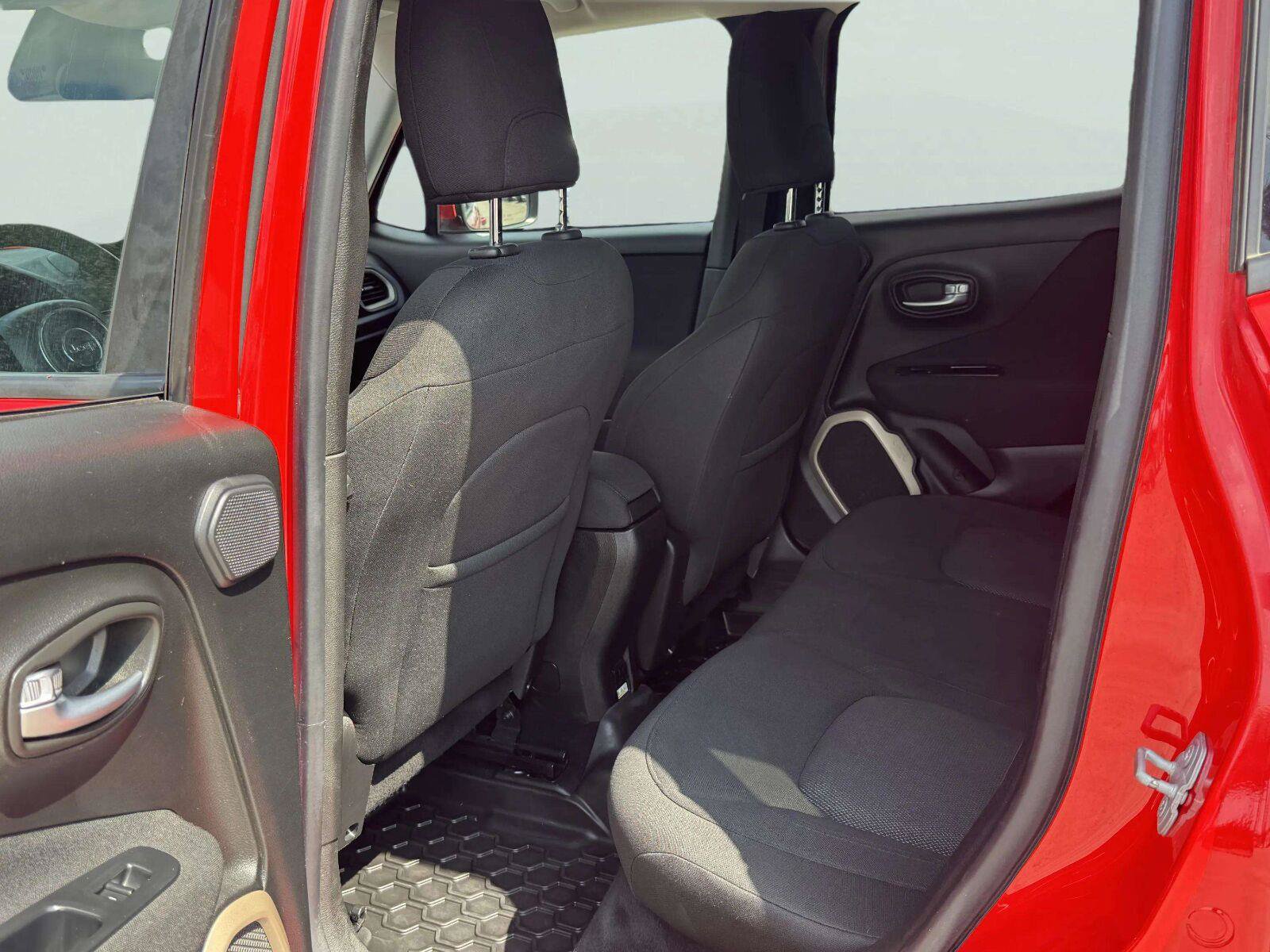 Used 2015 Jeep Renegade Latitude w/ Popular Equipment Group FWD image 37