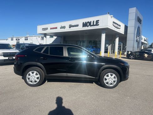 Used 2025 Chevrolet Trax LS image 2