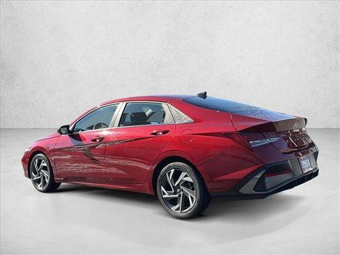 Used 2025 Hyundai Elantra SEL image 7