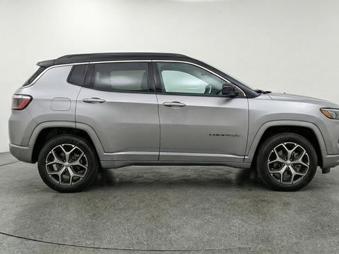 Used 2025 Jeep Compass Limited AWD/4WD image 11