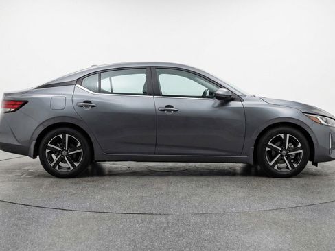 Used 2025 Nissan Sentra SV image 11