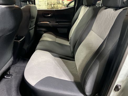 Used 2022 Toyota Tacoma TRD Sport image 25