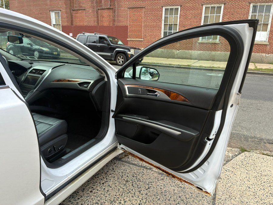 Used 2013 Lincoln MKZ AWD image 17
