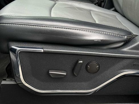 Used 2022 Ford F150 Lariat w/ Trailer Tow Package image 14