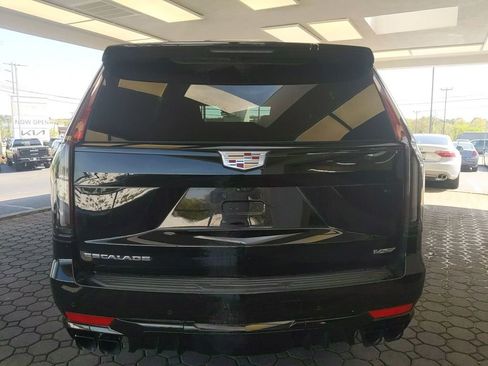Used 2023 Cadillac Escalade ESV V AWD/4WD image 7