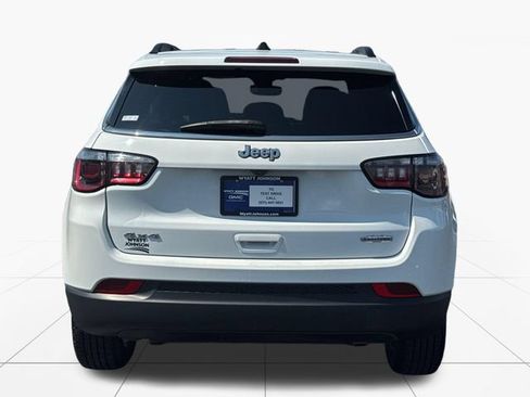 Used 2024 Jeep Compass Latitude AWD/4WD image 4