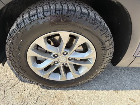 Used 2019 Hyundai Santa Fe SEL image 14