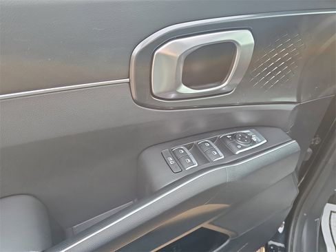 Used 2025 Kia Sorento S w/ Panoramic Sunroof Package image 12