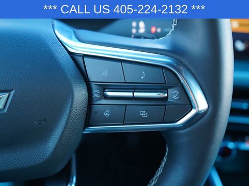 Used 2025 Chevrolet Traverse LT FWD image 35
