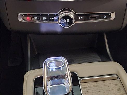 New 2026 Volvo XC90 B6 Plus w/ Protection Package Premier image 19