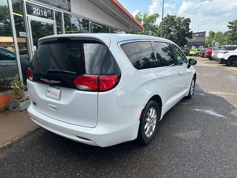 Used 2023 Chrysler Voyager LX FWD image 7