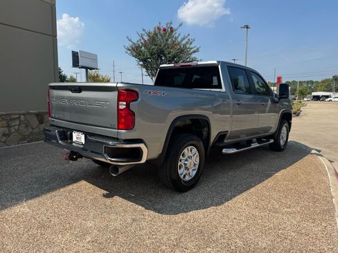 Used 2024 Chevrolet Silverado 2500 LT w/ Convenience Package image 8