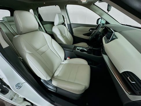 Used 2023 Nissan Rogue SV w/ SV Premium B Package image 32