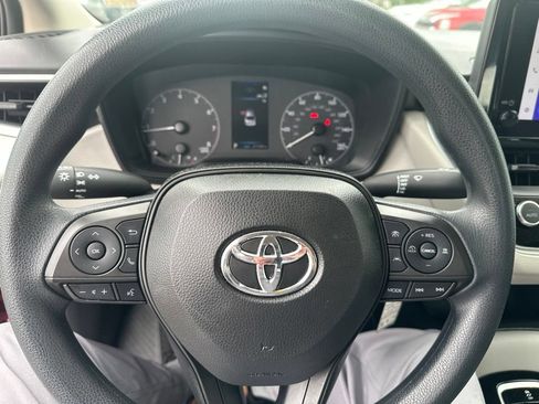 Used 2023 Toyota Corolla LE FWD image 14
