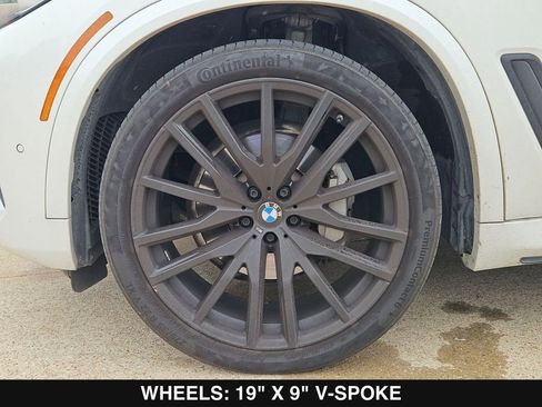 Used 2022 BMW X5 xDrive40i w/ M Sport Package AWD/4WD image 11
