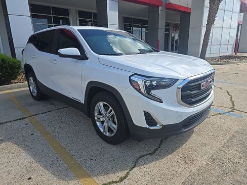 Used 2021 GMC Terrain SLE FWD image 1