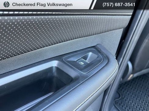 Used 2024 Volkswagen Atlas Cross Sport SEL image 26