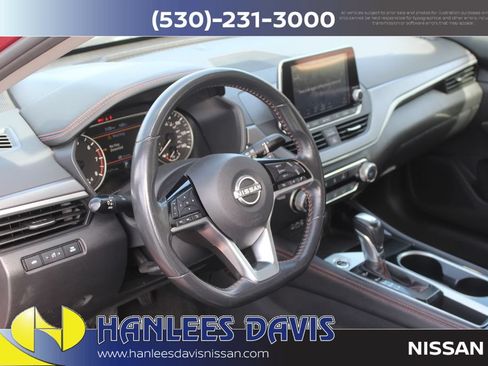 Used 2023 Nissan Altima 2.5 SR FWD image 11