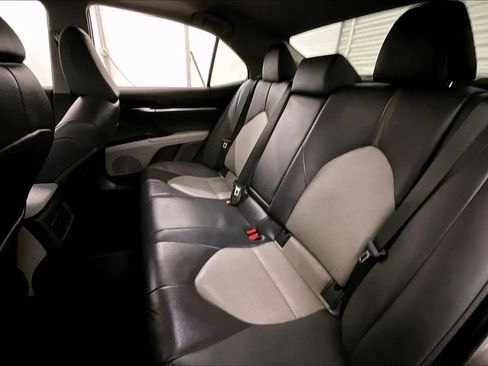 Used 2020 Toyota Camry XLE w/ Sunroof Package image 26