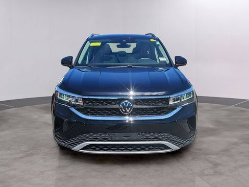 Used 2023 Volkswagen Taos SE AWD/4WD image 2