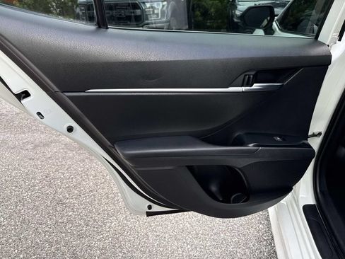 Used 2020 Toyota Camry SE FWD image 12