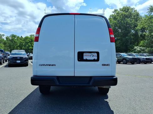 Used 2022 GMC Savana 3500 RWD image 15