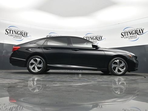Used 2018 Honda Accord EX image 33