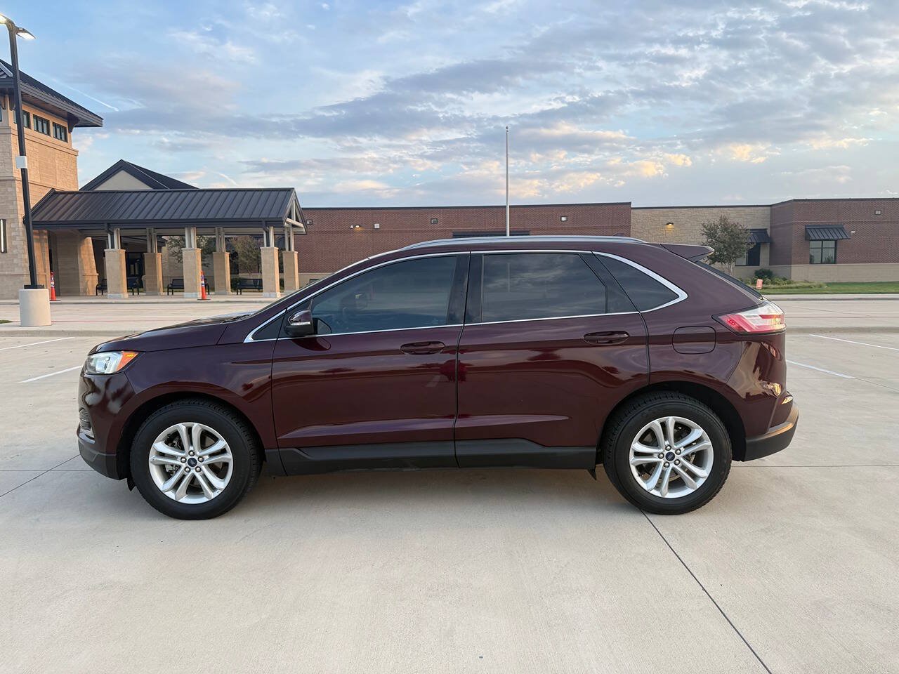 Used 2020 Ford Edge SEL w/ Convenience Package FWD image 3