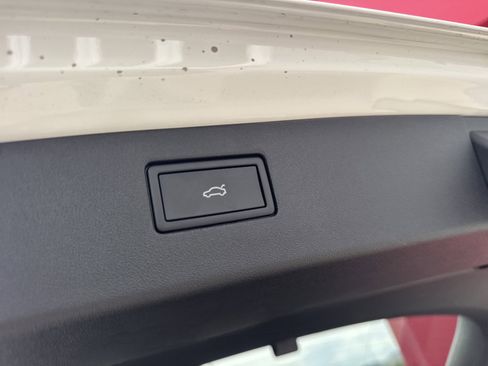 New 2026 Volkswagen Tiguan SE R-Line image 8