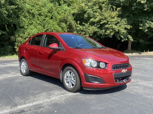 Used 2016 Chevrolet Sonic LT FWD image 2
