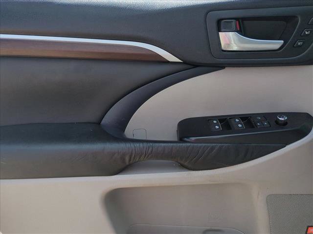 Used 2016 Toyota Highlander Limited Platinum AWD/4WD image 9