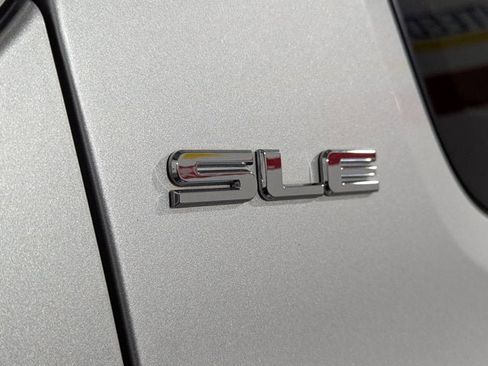 Used 2018 GMC Acadia SLE image 54