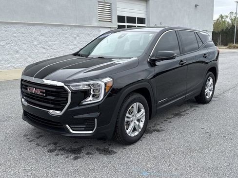 Used 2024 GMC Terrain SLE image 3