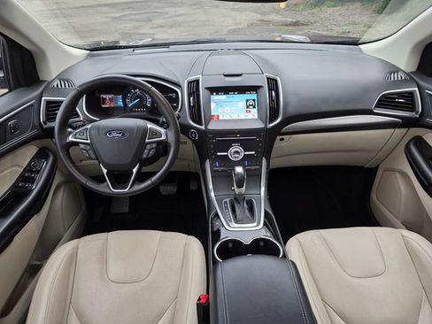 Used 2018 Ford Edge Titanium w/ Equipment Group 301A AWD/4WD image 10