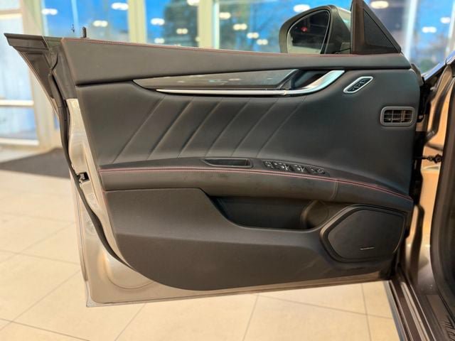 Used 2021 Maserati Ghibli S Q4 AWD/4WD image 18