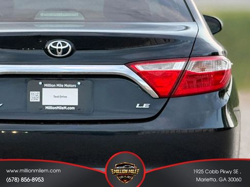 Used 2015 Toyota Camry LE FWD image 14