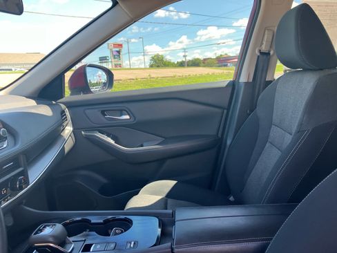 Used 2024 Nissan Rogue SV FWD image 10