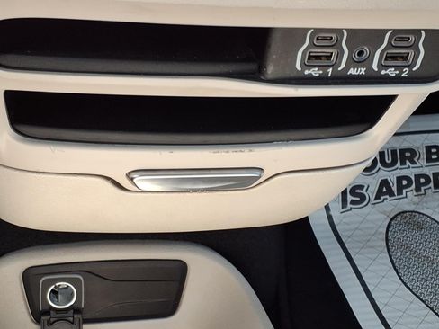 Used 2024 Chrysler Pacifica Touring-L FWD image 26