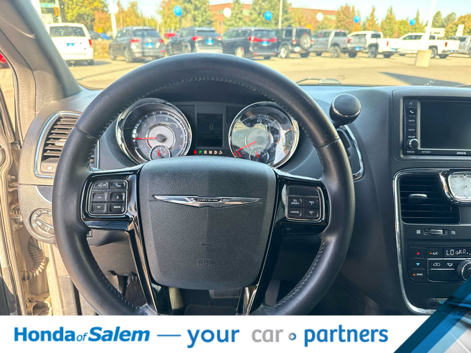 Used 2014 Chrysler Town & Country S FWD image 15