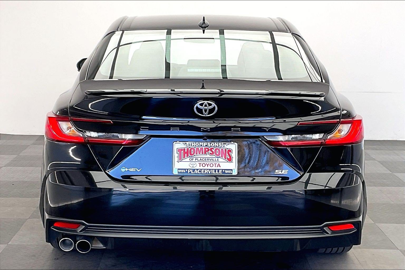 Used 2025 Toyota Camry SE FWD image 3