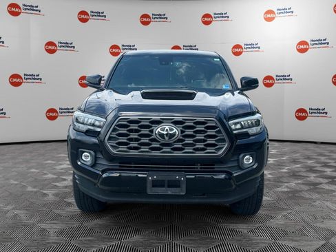 Used 2020 Toyota Tacoma TRD Sport w/ TRD Premium Sport Package AWD/4WD image 8