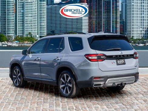 Certified 2023 Honda Pilot Touring image 8